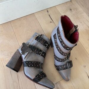 Freebird Gray and Black Buckle Heeled Boots joust rare 8